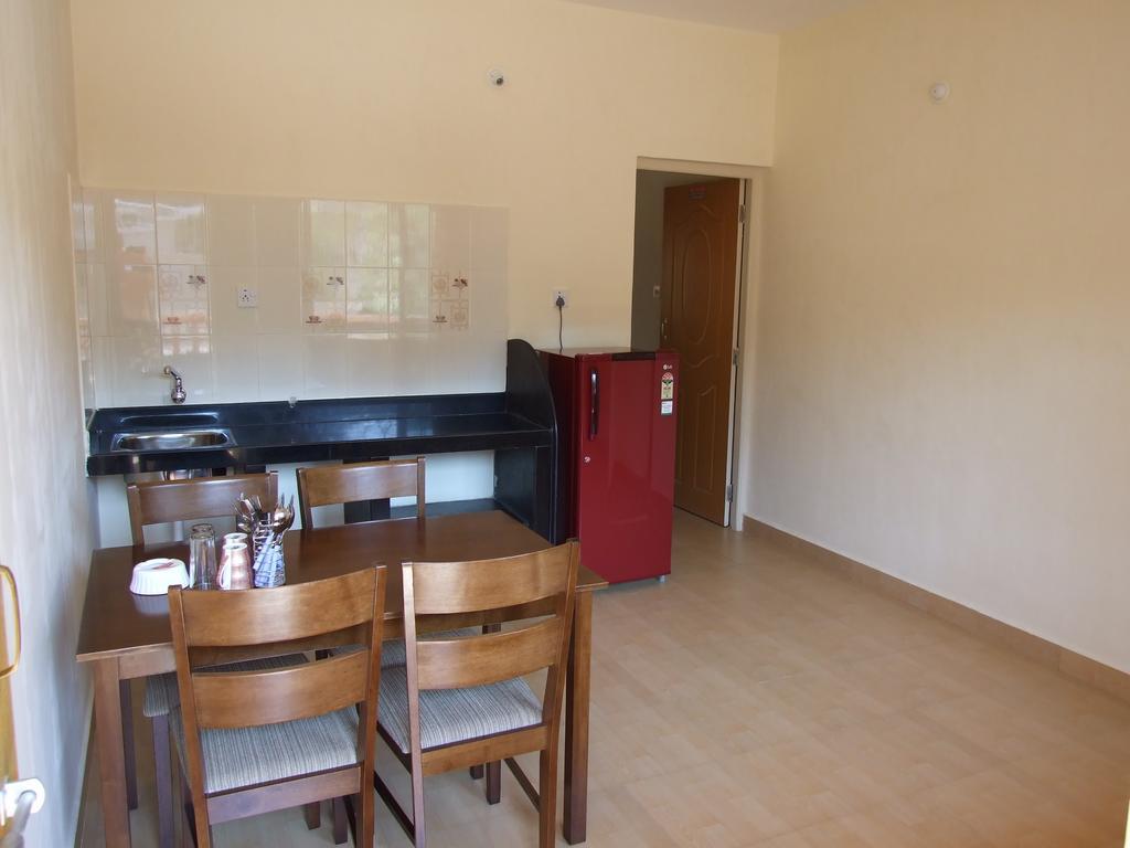 Empire Guest House كالانغيُت المظهر الخارجي الصورة